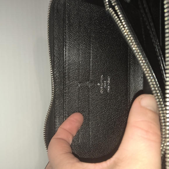 Louis Vuitton Wallet - Picture 7 of 10